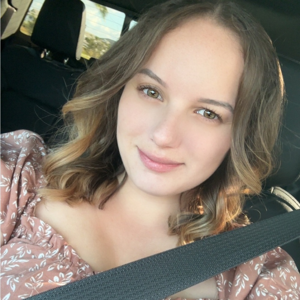Meet your Posher, Elena